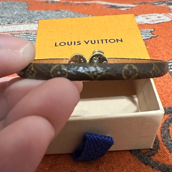 LOUIS VUITTON ❤️🌟 MONOGRAM BRACELET W/ GOLD HARDWARE SNAP CLOSURE⭐️ - Picture 3 of 7